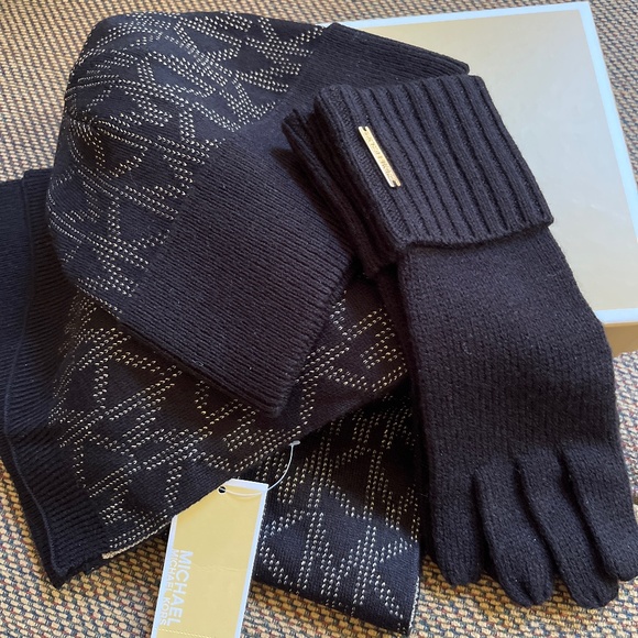 Michael Kors Scarf, Hat, Gloves Set NWT - Picture 1 of 6